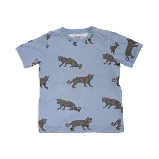 Kortärmad T-shirt från mywear YOUNG - Storlek 110/116 - Blå & Brun (Multi)