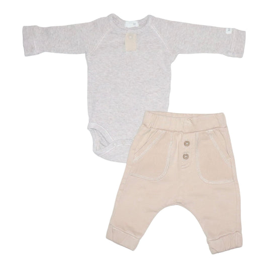 Långärmad body & Byxor matchande set från newbie - Storlek 56 - Ljusbrun & Beige